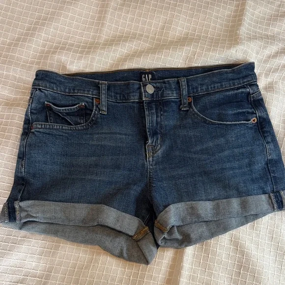 GAP Women's Dark Indigo Rolled-Hem Denim Shorts - Picture 1 of 2